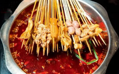 重慶串串香美味秘訣何在？批發(fā)為何重要？
