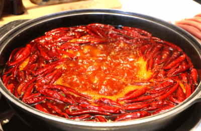 火鍋店的紅油究竟有何獨(dú)特魅力？其售價(jià)又該如何定奪？