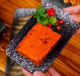 如何慧眼識(shí)牛油紅油底料？秘訣在手，美味即成半！